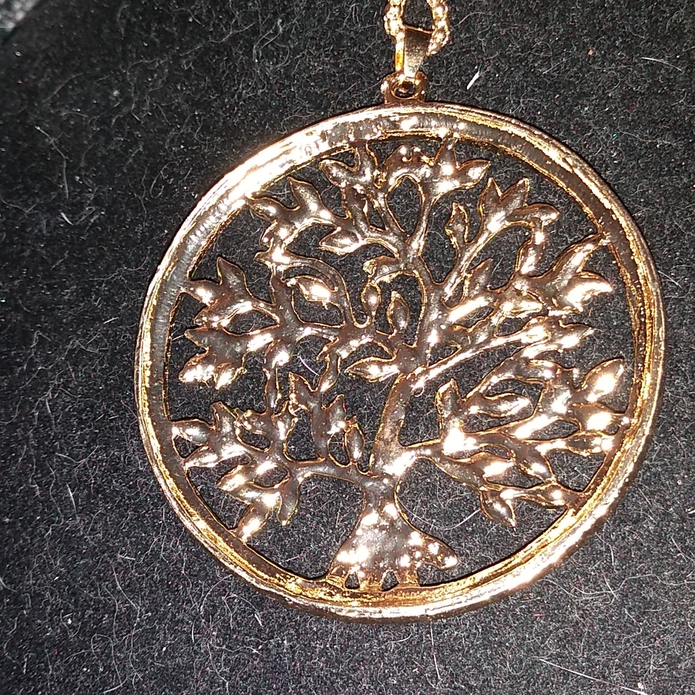 White Crystal Circle Around a Green & Brown Crystal Tree Pendant Necklace - Picture 3 of 4
